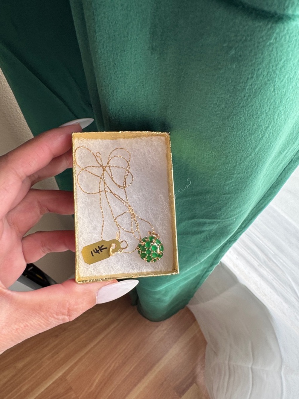 14K Gold Green Stone Pendant Necklace